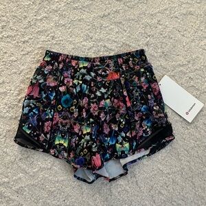 Lululemon Hotty Hot Shorts Size 4 NWT